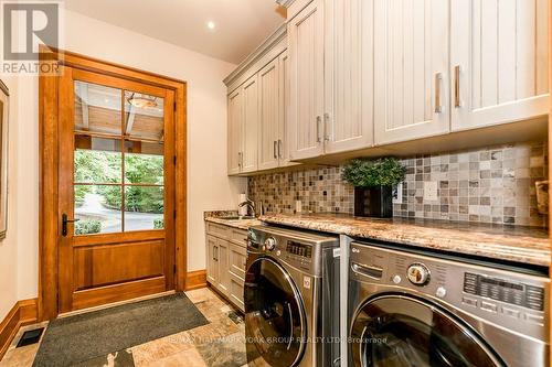 16 Hunters Glen Road, Aurora, ON - Indoor Photo Showing Laundry Room