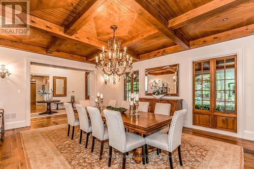 16 Hunters Glen Road, Aurora, ON - Indoor Photo Showing Dining Room