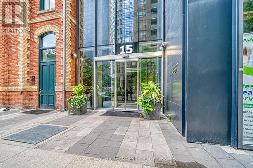 405 - 15 Grenville Street, Toronto, ON - Outdoor