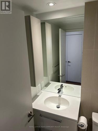 405 - 15 Grenville Street, Toronto, ON - Indoor Photo Showing Bathroom