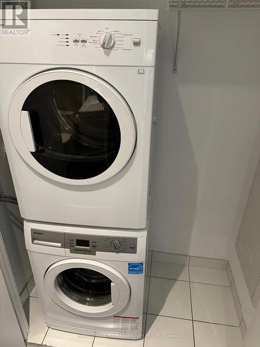 405 - 15 Grenville Street, Toronto, ON - Indoor Photo Showing Laundry Room