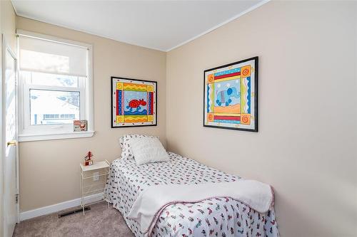 606 Rosedale Avenue, Winnipeg, MB - Indoor Photo Showing Bedroom