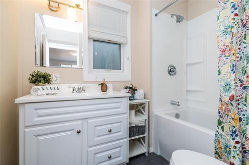 606 Rosedale Avenue, Winnipeg, MB - Indoor Photo Showing Bathroom