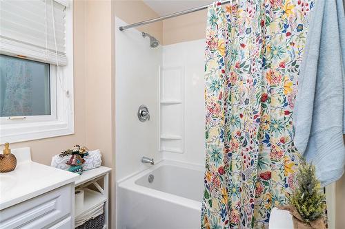 606 Rosedale Avenue, Winnipeg, MB - Indoor Photo Showing Bathroom