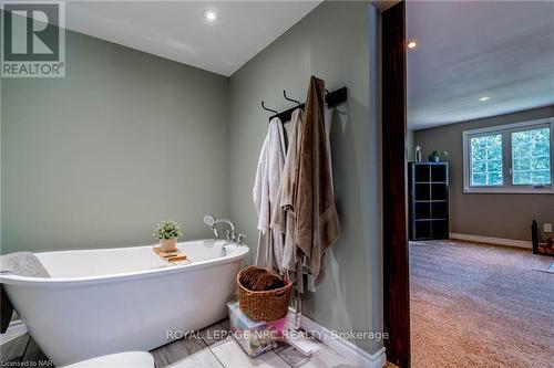 52078 Regional Road 24, Wainfleet, ON - Indoor Photo Showing Bathroom