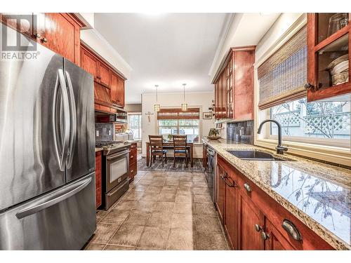 3515 Ridge Boulevard, West Kelowna, BC - Indoor Photo Showing Kitchen