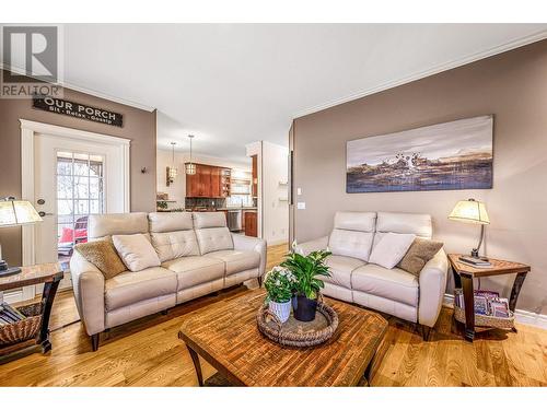 Super Cozy family room with gas fireplace - 3515 Ridge Boulevard, West Kelowna, BC - Indoor Photo Showing Living Room