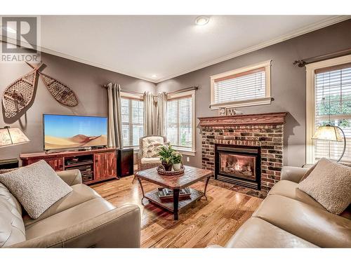 3515 Ridge Boulevard, West Kelowna, BC - Indoor Photo Showing Living Room With Fireplace