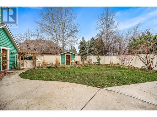 Foliage for privacy and beauty - 3515 Ridge Boulevard, West Kelowna, BC - Outdoor