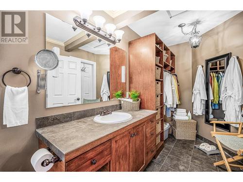 3515 Ridge Boulevard, West Kelowna, BC - Indoor Photo Showing Bathroom