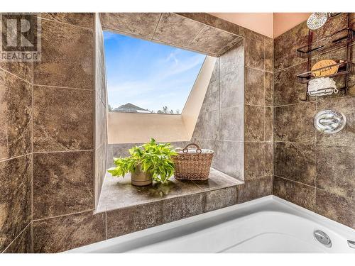 Ensuite - 3515 Ridge Boulevard, West Kelowna, BC - Indoor Photo Showing Bathroom