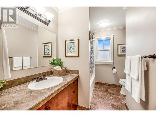 main Bath - 3515 Ridge Boulevard, West Kelowna, BC - Indoor Photo Showing Bathroom