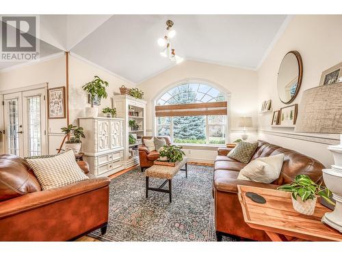 3515 Ridge Boulevard, West Kelowna, BC - Indoor Photo Showing Living Room