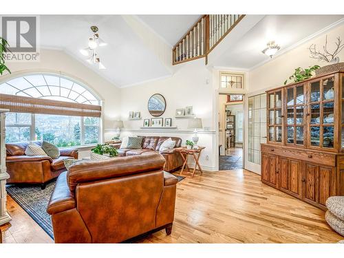 3515 Ridge Boulevard, West Kelowna, BC - Indoor Photo Showing Living Room