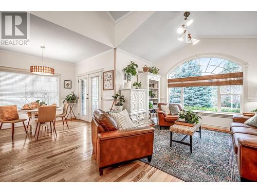 3515 Ridge Boulevard, West Kelowna, BC - Indoor Photo Showing Living Room