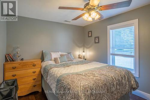 228 Ridgeway Road, Fort Erie, ON - Indoor Photo Showing Bedroom