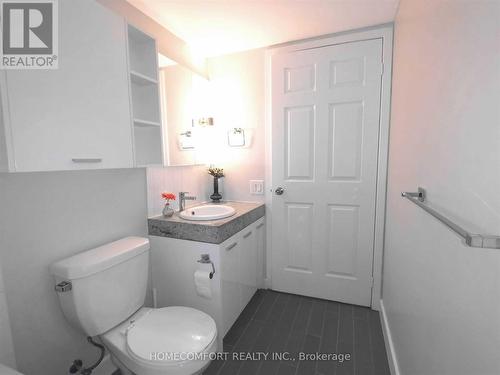 915 - 15 Singer Court, Toronto, ON - Indoor Photo Showing Bathroom