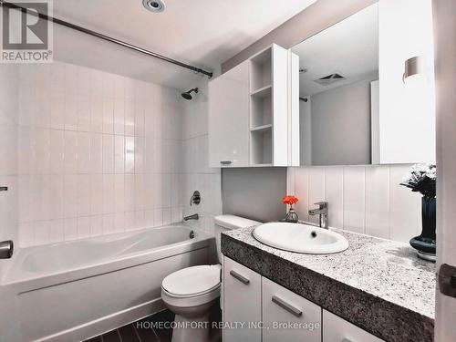 915 - 15 Singer Court, Toronto, ON - Indoor Photo Showing Bathroom