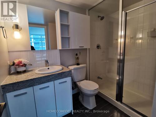 915 - 15 Singer Court, Toronto, ON - Indoor Photo Showing Bathroom