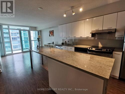 915 - 15 Singer Court, Toronto, ON - Indoor Photo Showing Kitchen