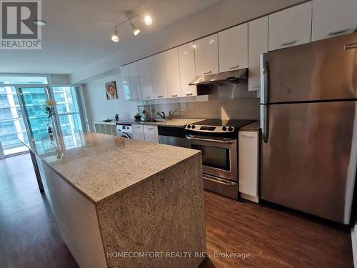 915 - 15 Singer Court, Toronto, ON - Indoor Photo Showing Kitchen