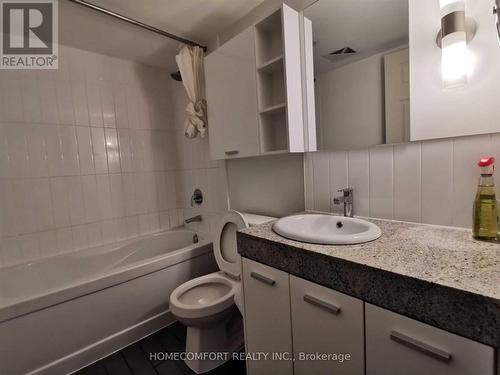 915 - 15 Singer Court, Toronto, ON - Indoor Photo Showing Bathroom