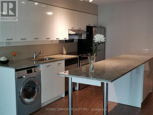 915 - 15 Singer Court, Toronto, ON - Indoor Photo Showing Laundry Room