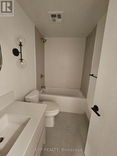 209 - 1285 Queen Street E, Toronto, ON - Indoor Photo Showing Bathroom