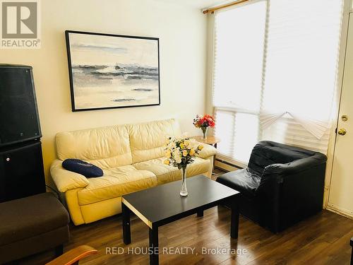 874 - 38 Tandridge Crescent, Toronto, ON - Indoor Photo Showing Living Room