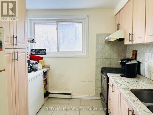 874 - 38 Tandridge Crescent, Toronto, ON - Indoor Photo Showing Kitchen