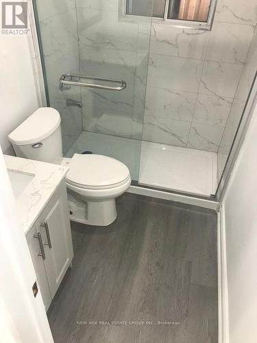 21 Pine Avenue N, Mississauga, ON - Indoor Photo Showing Bathroom