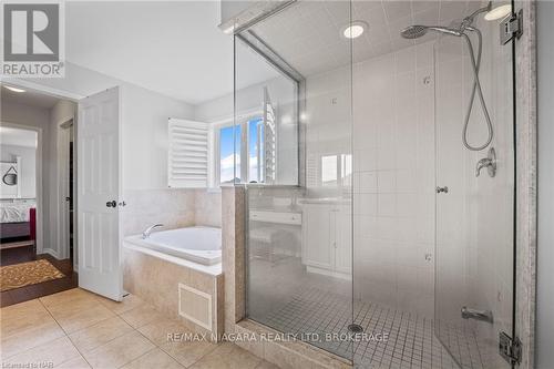 8849 Dogwood Crescent, Niagara Falls, ON - Indoor Photo Showing Bathroom