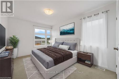 7864 Seabiscuit Drive, Niagara Falls, ON - Indoor Photo Showing Bedroom