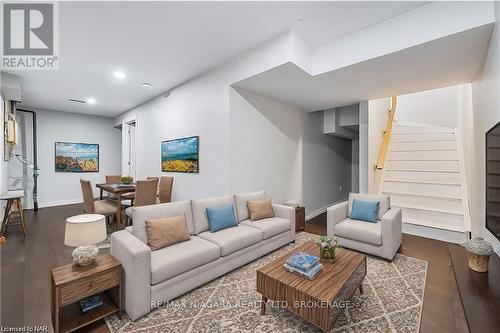 7864 Seabiscuit Drive, Niagara Falls, ON - Indoor Photo Showing Living Room