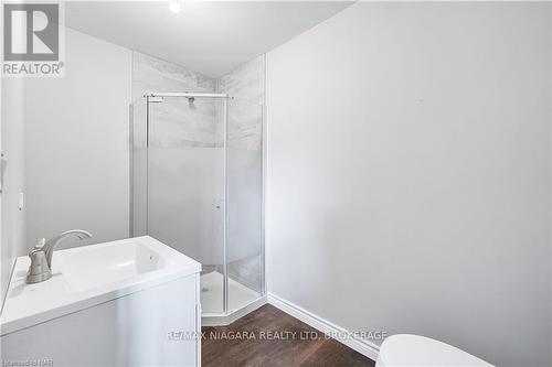 7864 Seabiscuit Drive, Niagara Falls, ON - Indoor Photo Showing Bathroom