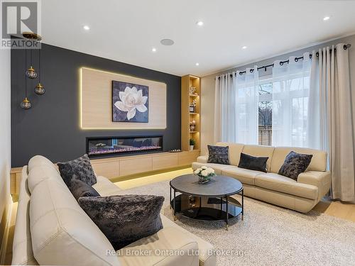 395 Klein Circle, Hamilton (Meadowlands), ON - Indoor Photo Showing Living Room