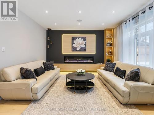 395 Klein Circle, Hamilton (Meadowlands), ON - Indoor Photo Showing Living Room