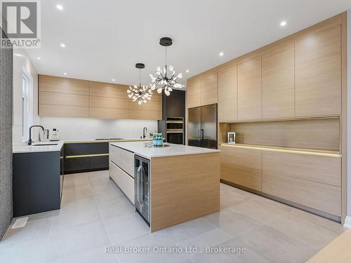 395 Klein Circle, Hamilton (Meadowlands), ON - Indoor Photo Showing Kitchen