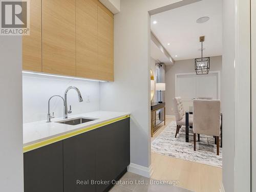 395 Klein Circle, Hamilton (Meadowlands), ON - Indoor Photo Showing Kitchen