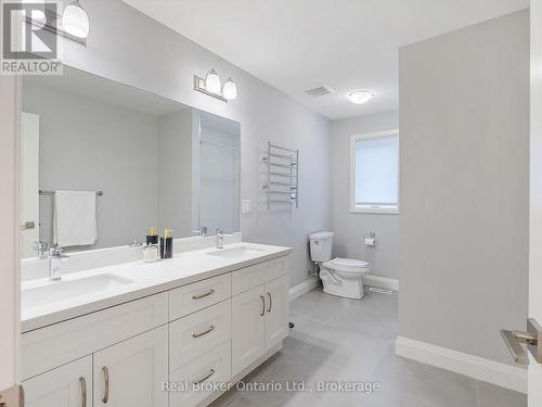 395 Klein Circle, Hamilton (Meadowlands), ON - Indoor Photo Showing Bathroom