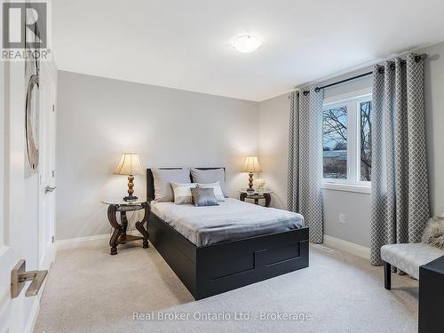 395 Klein Circle, Hamilton (Meadowlands), ON - Indoor Photo Showing Bedroom