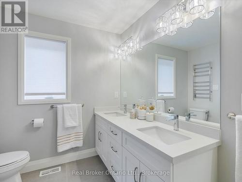 395 Klein Circle, Hamilton (Meadowlands), ON - Indoor Photo Showing Bathroom