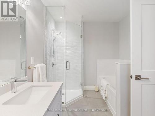 395 Klein Circle, Hamilton (Meadowlands), ON - Indoor Photo Showing Bathroom