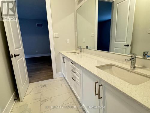 48 John Bradbury Court, Aurora, ON - Indoor Photo Showing Bathroom