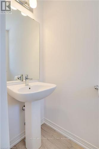 6 - 461 Blackburn Drive, Brantford, ON - Indoor Photo Showing Bathroom