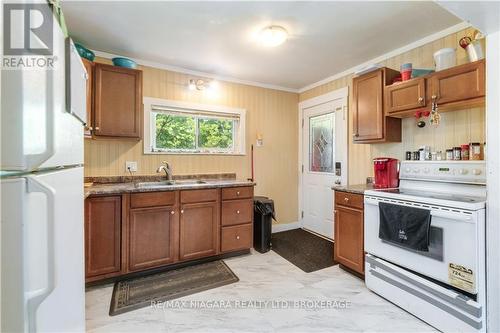 640 King Street, Port Colborne, ON - Indoor Photo Showing Kitchen With Double Sink