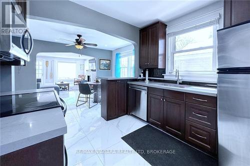 15 Oakridge Crescent, Port Colborne (Sugarloaf), ON - Indoor Photo Showing Kitchen