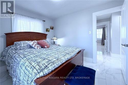 15 Oakridge Crescent, Port Colborne (Sugarloaf), ON - Indoor Photo Showing Bedroom