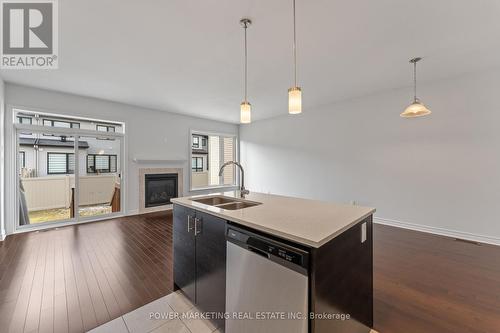 762 Cairn Crescent, Ottawa, ON - Indoor Photo Showing Kitchen With Double Sink