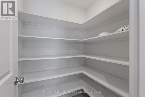 762 Cairn Crescent, Ottawa, ON - Indoor With Storage